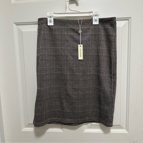 Max Studio Dresses & Skirts - Max Studio Women’s Houndstooth Plaid Pull On Skirt Stretch Size Medium